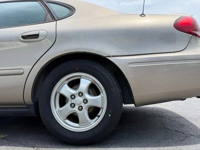 Used 2004 Gold Ford SE image 5