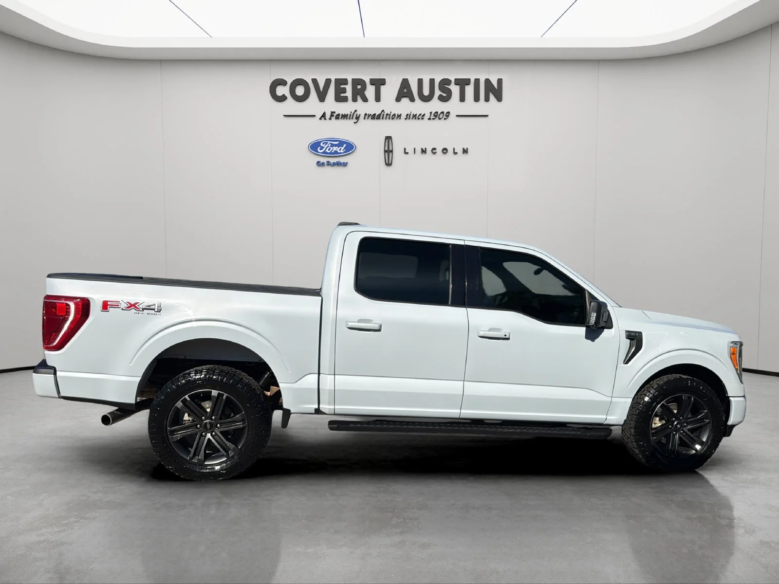 Used 2021 White Ford XLT image 3