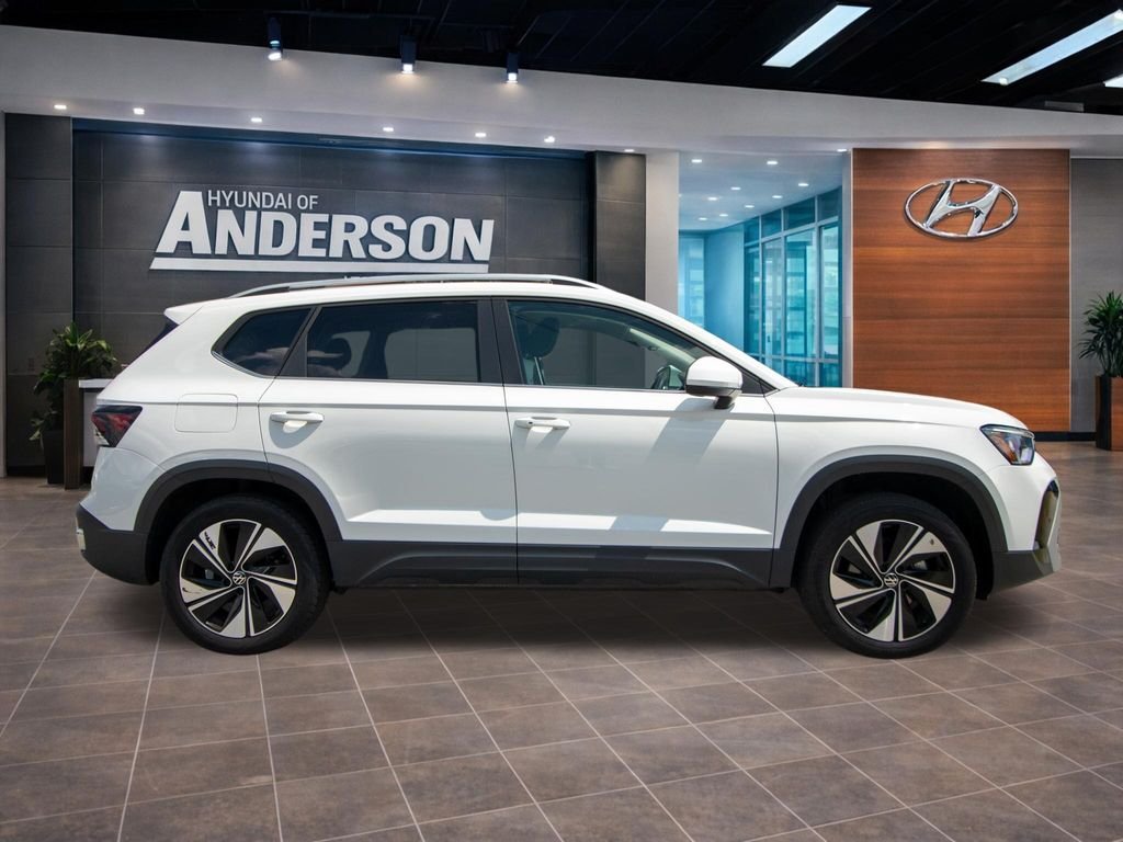 2025 Volkswagen Taos SE - Photo 24