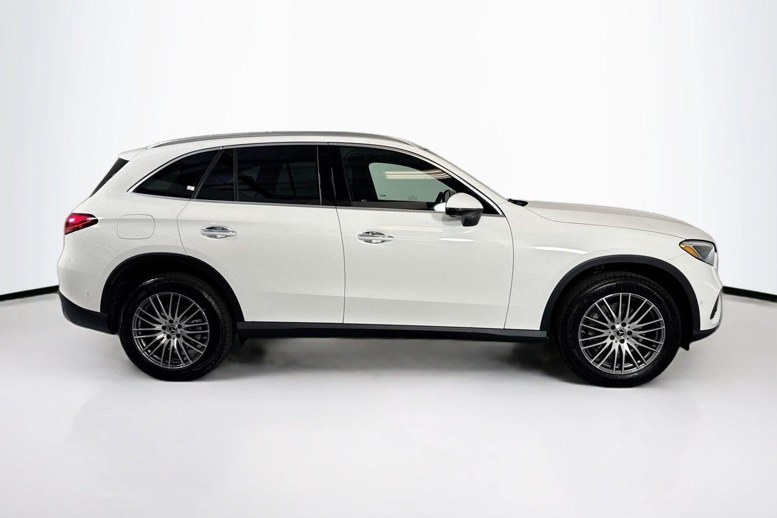 New 2026 Polar White Mercedes-Benz GLC 300 image 4