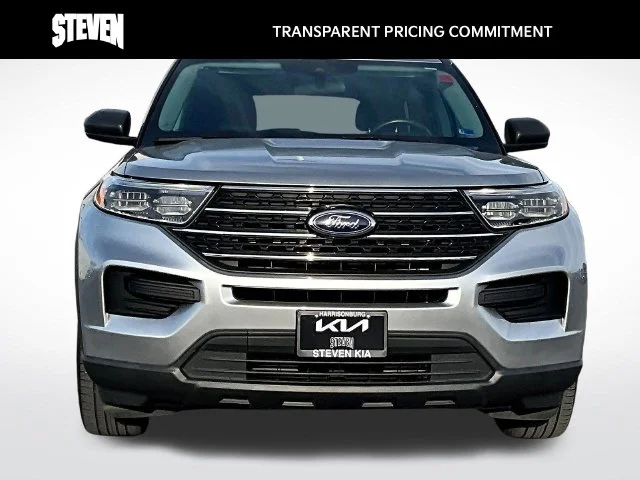 Used 2023 Silver Ford XLT image 2