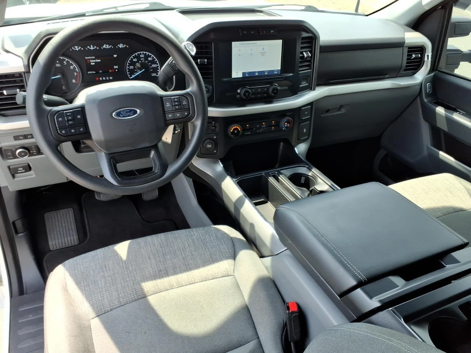 Used 2022 Oxford White Ford XLT image 19