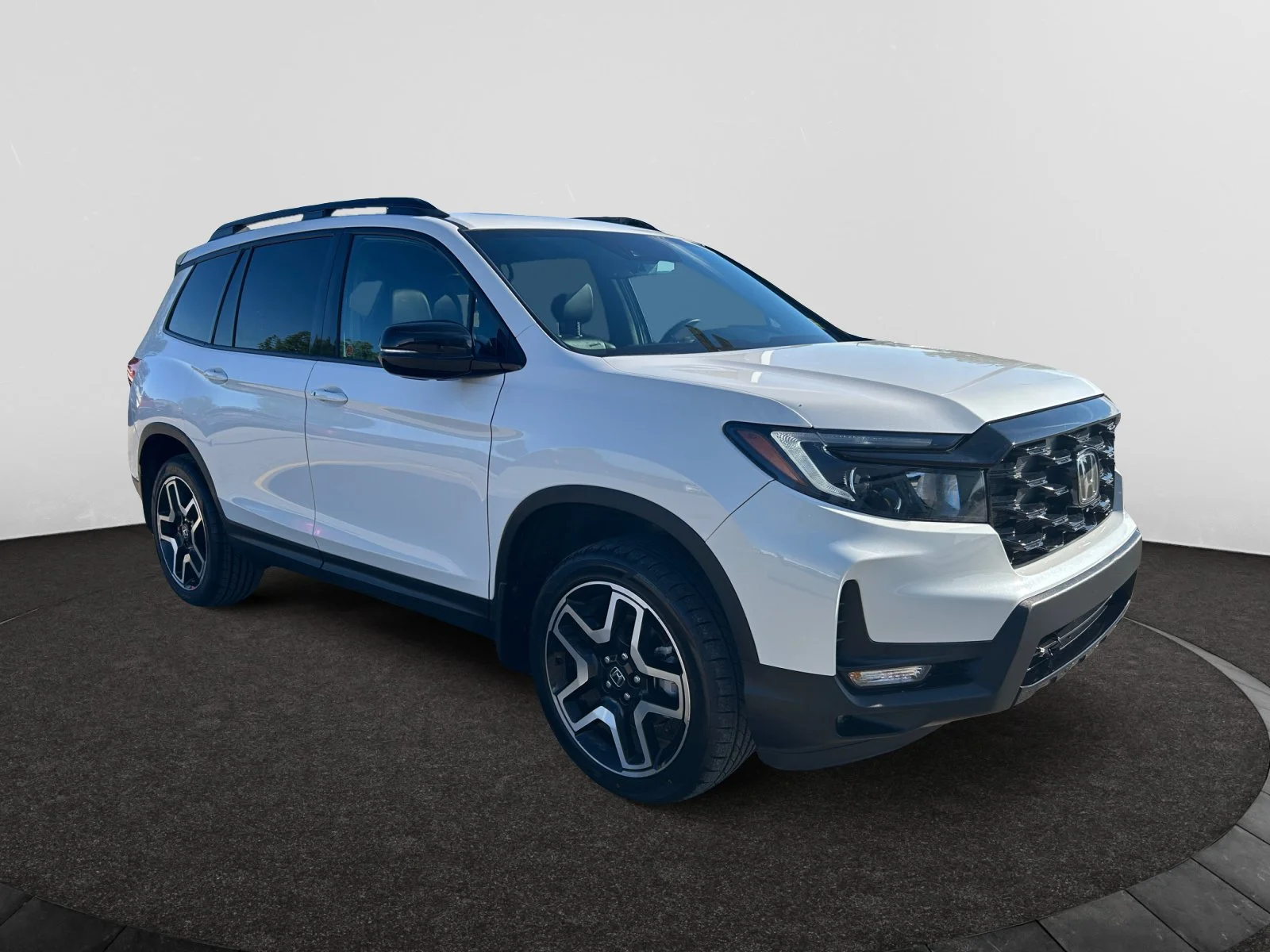 Used 2023 White Honda TOURING AWD image 7