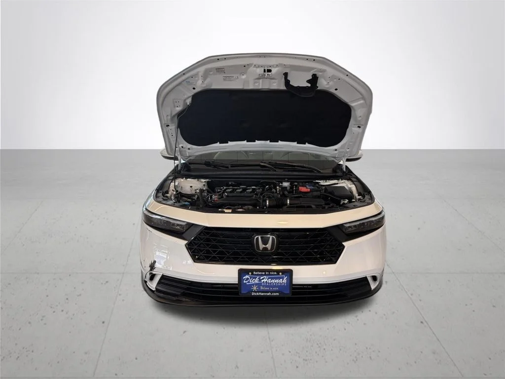 Used 2023 White Honda EX image 4