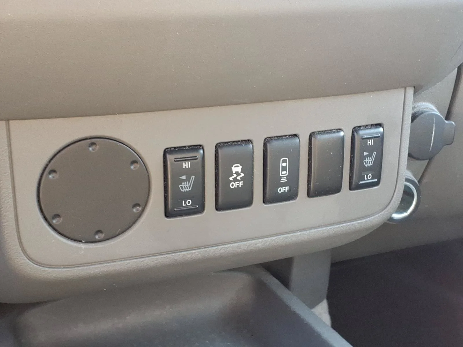 Used 2016 Arctic Blue Metallic Nissan  image 10