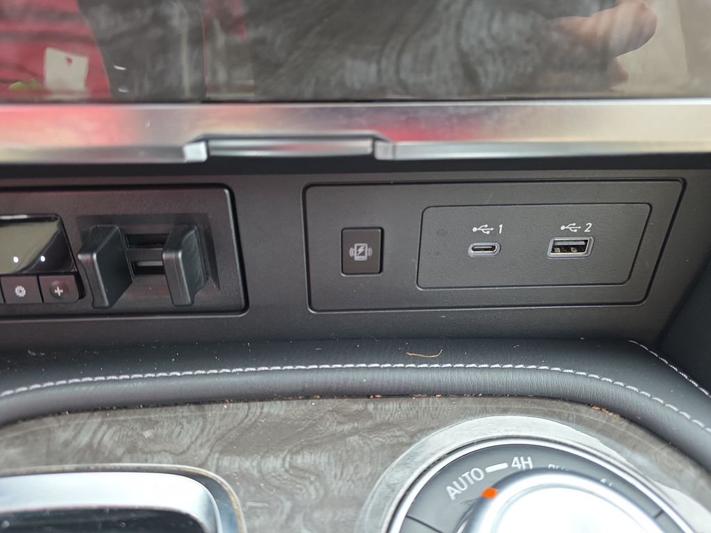 Used 2023 White Nissan Platinum image 29