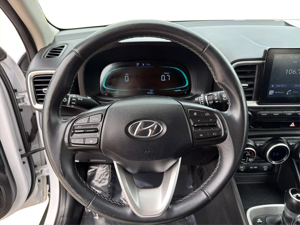 Used 2024 Lunar White Hyundai SEL image 18