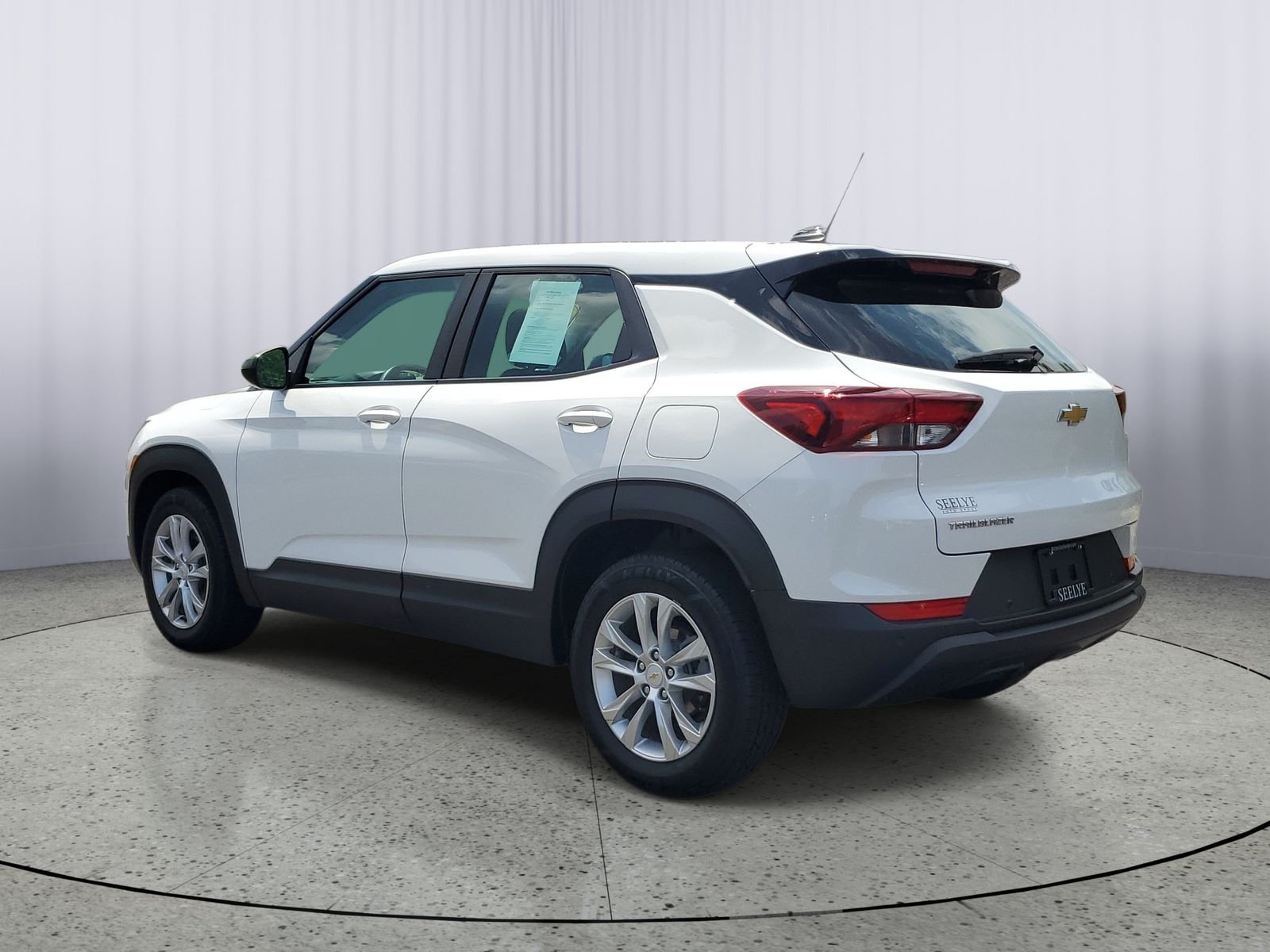 Used 2022 White Chevrolet LS image 3