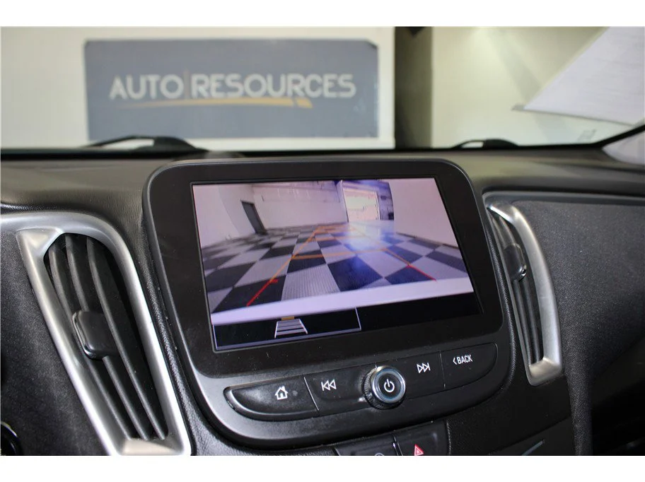 Used 2023 Summit White Chevrolet LT image 33