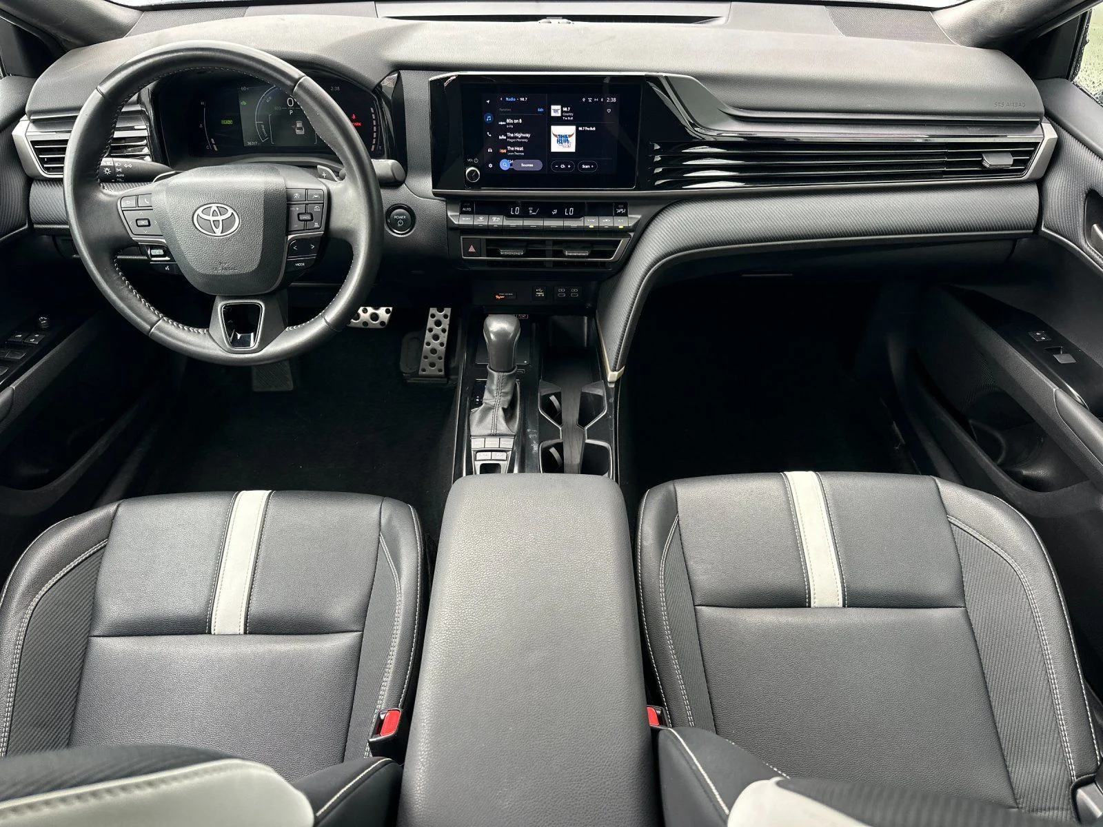Used 2025 Ice Toyota SE image 12