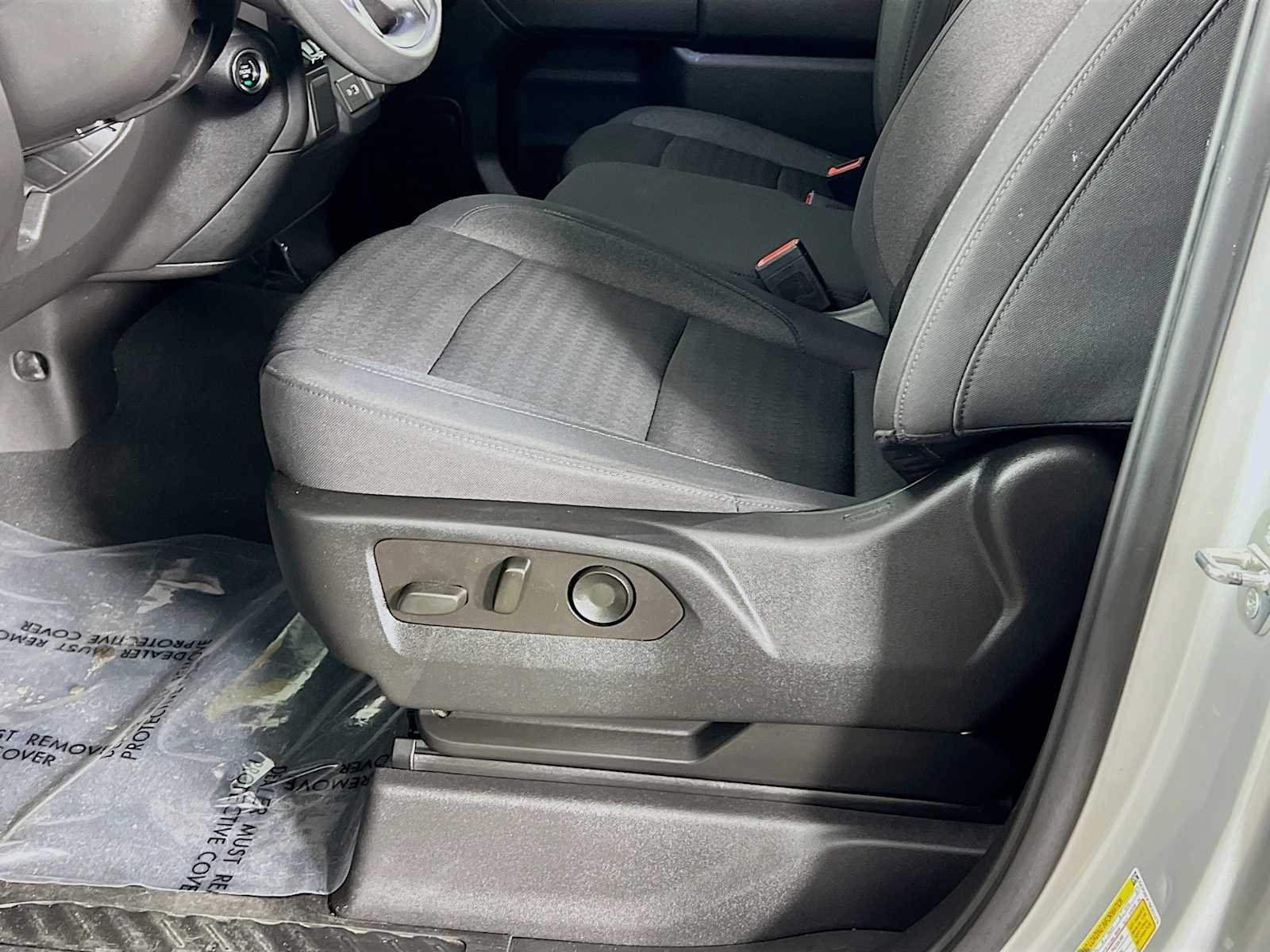 Used 2022 Silver Ice Metallic Chevrolet Custom image 19