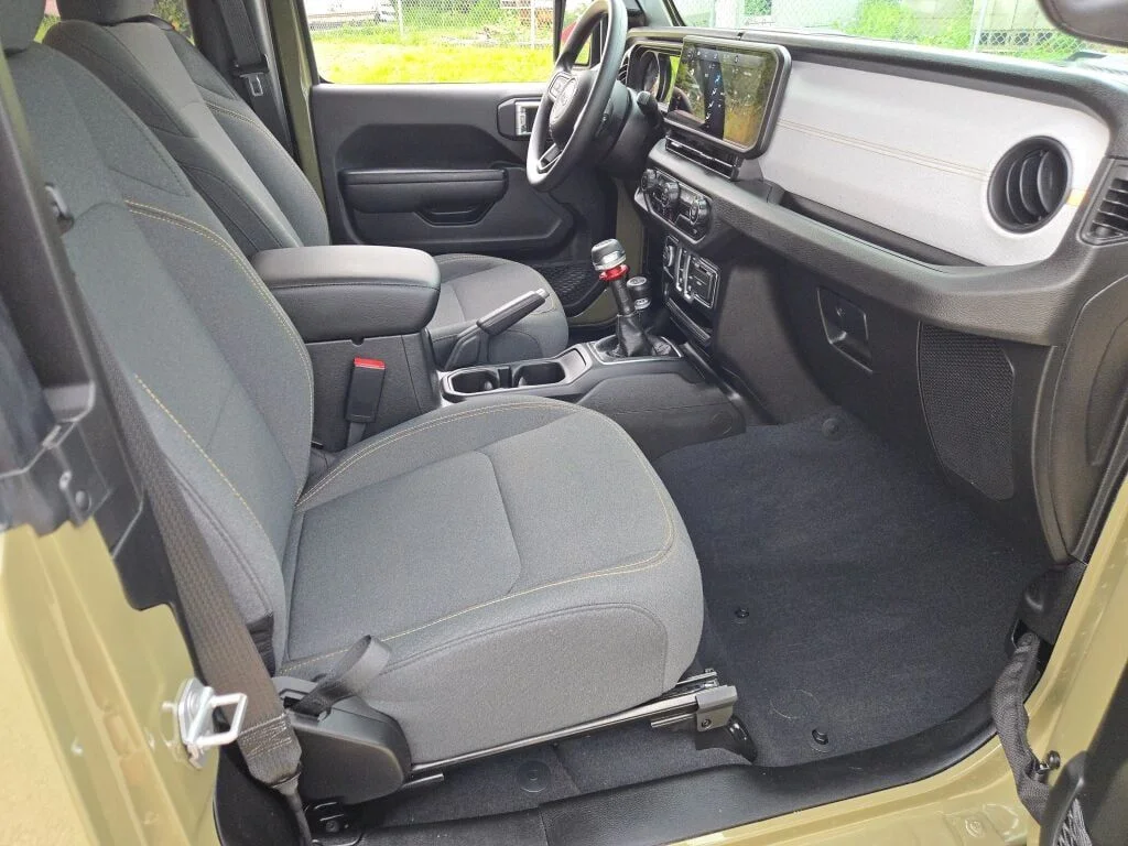 Used 2025 Green Jeep Sport image 7