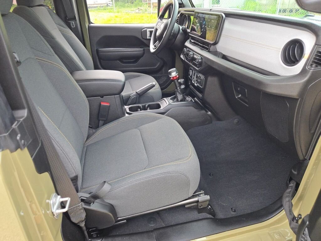 Used 2025 Green Jeep Sport image 7