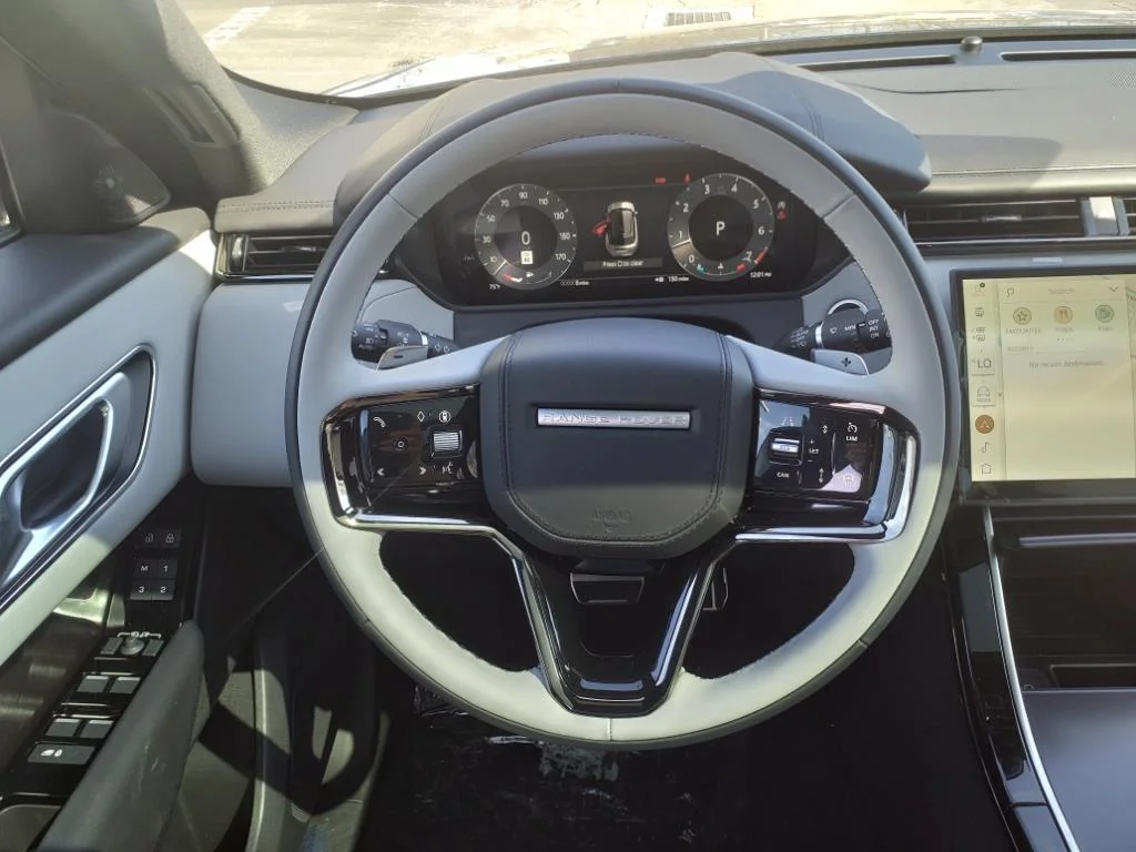 New 2026 Santorini Black LAND ROVER Dynamic SE image 7