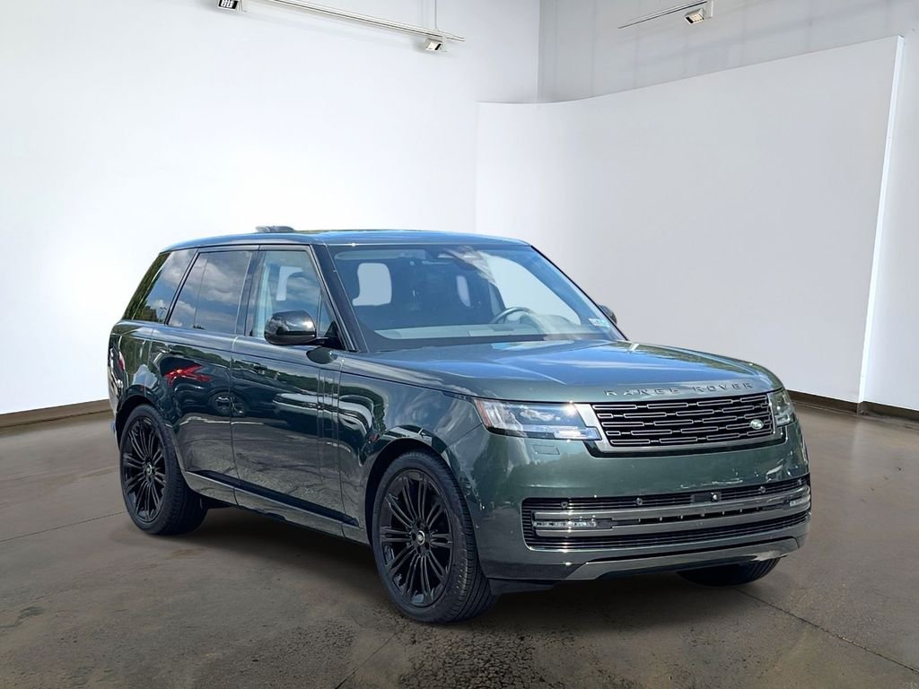 Certified Used 2025 Belgravia Green Metallic Land Rover SE image 3