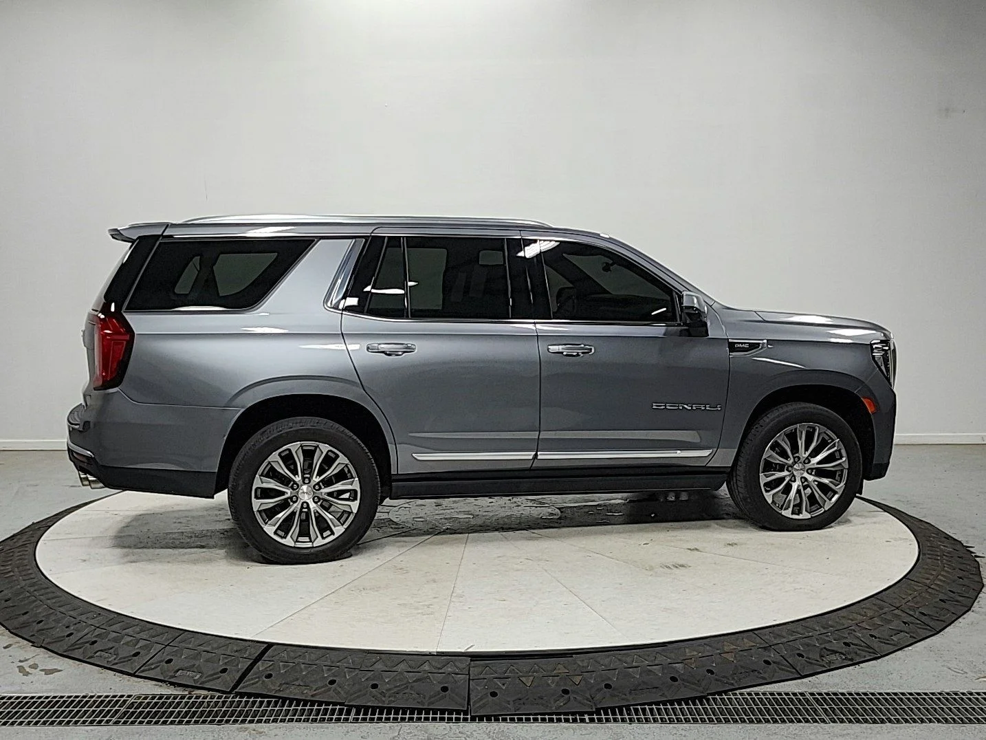 Used 2021 Gray GMC Denali image 8