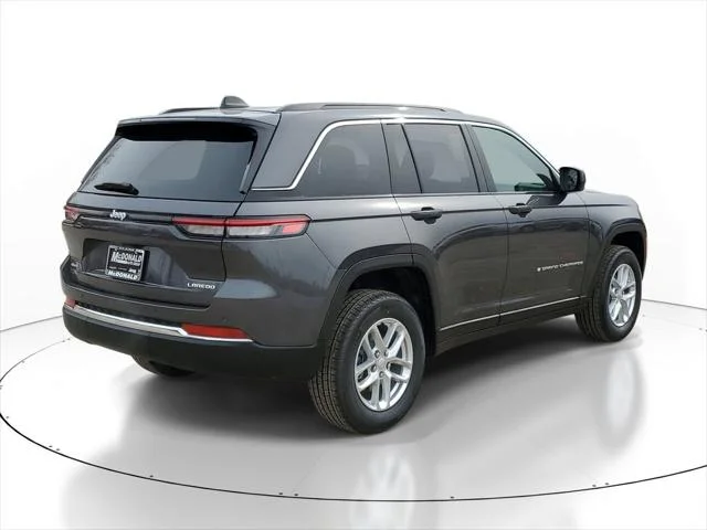 New 2026 Baltic Gray Metallic Clear-Coat Exterior Paint Jeep Laredo X image 3