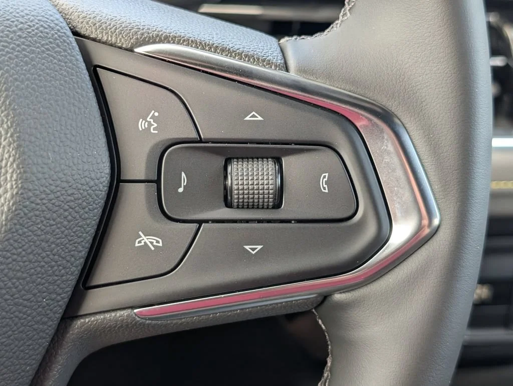 New 2026 Mosaic Black Metallic Chevrolet ACTIV image 26