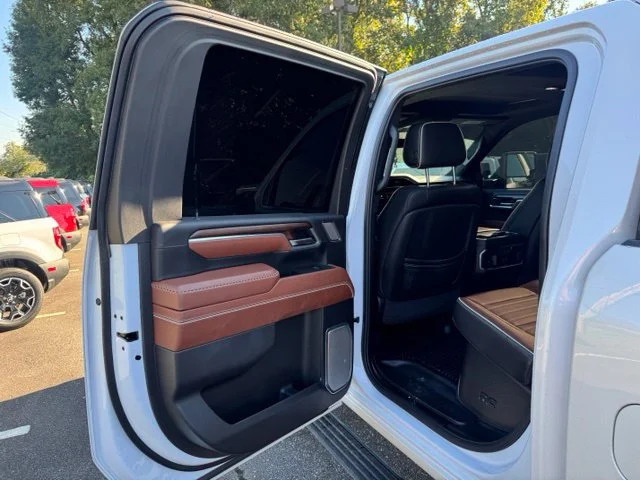 Used 2025 White GMC Denali Ultimate image 11