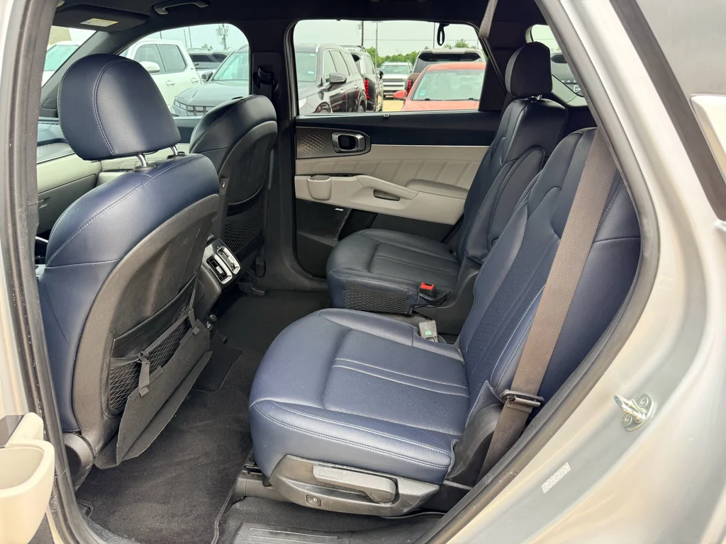 Used 2023 Silky Silver Kia SX Prestige image 24