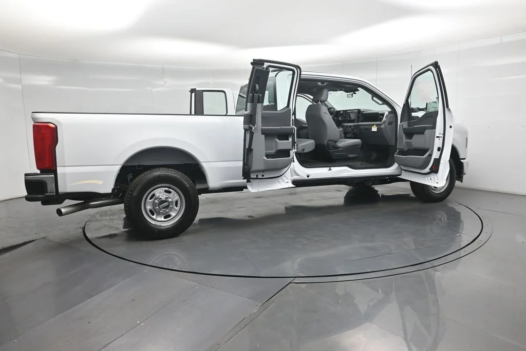 New 2027 Oxford White Ford XL image 3