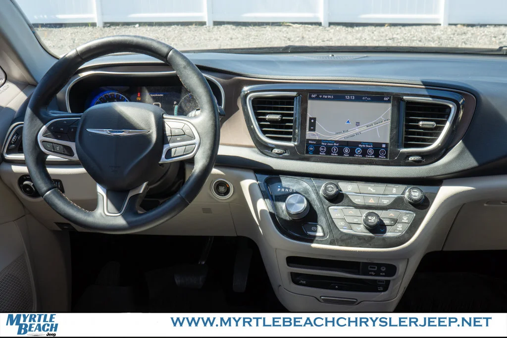 Used 2018 Granite Crystal Metallic Clearcoat Chrysler Touring L Plus image 16