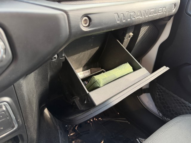 Used 2019 White Jeep Unlimited Sport Altitude image 28