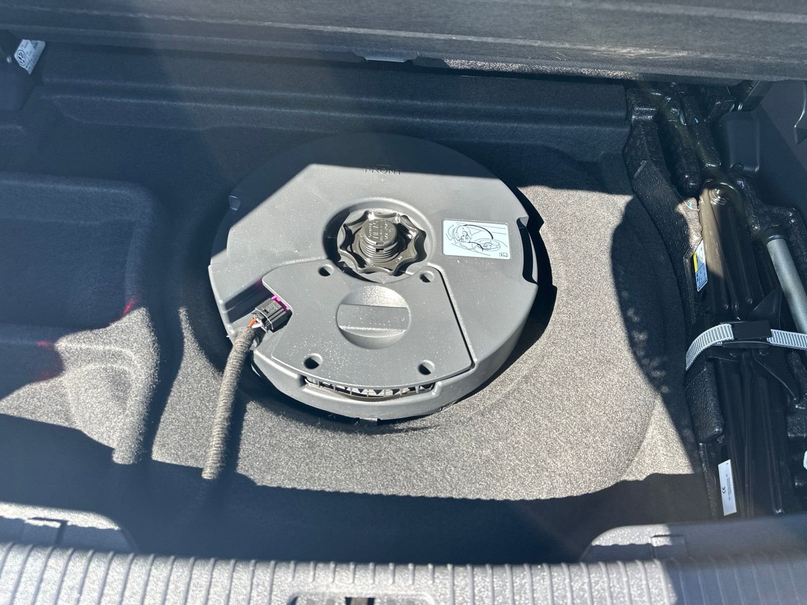 Used 2019 Gray Volkswagen SEL Premium image 41