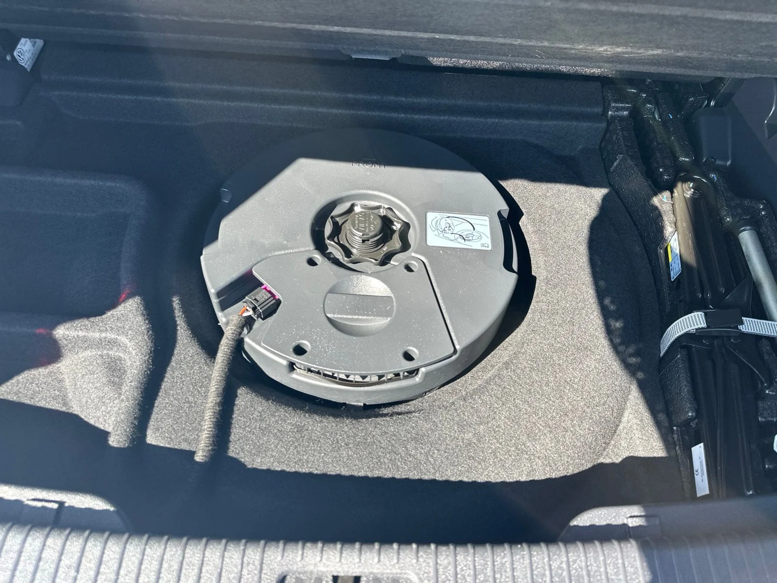 Used 2019 Gray Volkswagen SEL Premium image 41