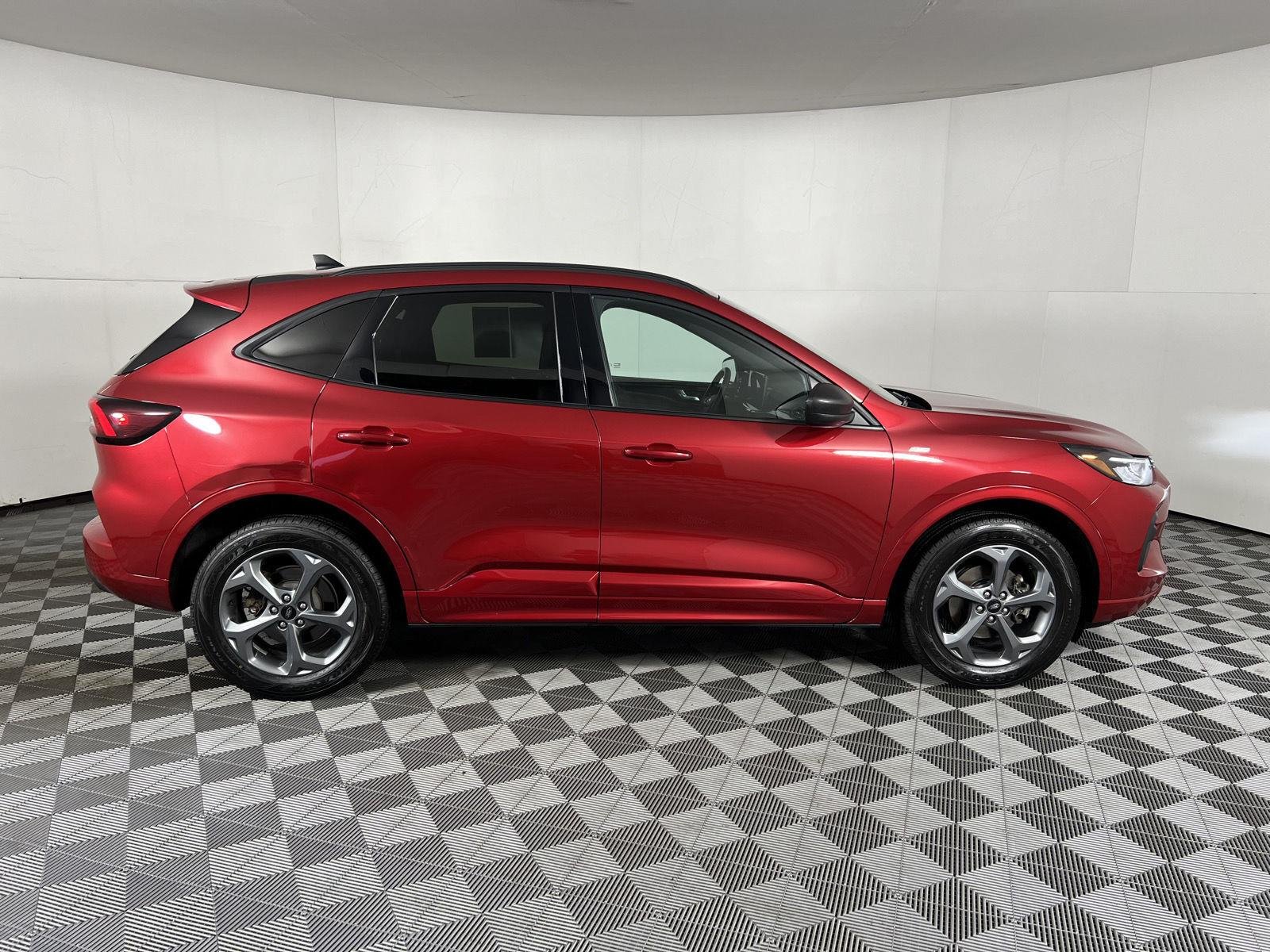 Used 2023 Rapid Red Metallic Tinted Clearcoat Ford ST-Line image 22