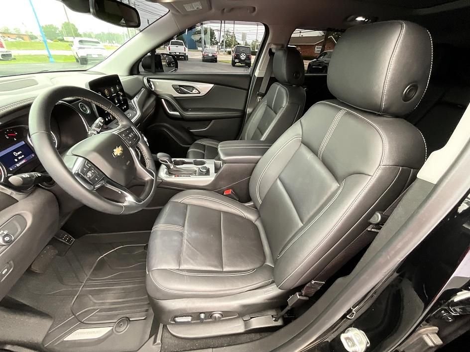 Used 2023 Black Chevrolet LT image 4