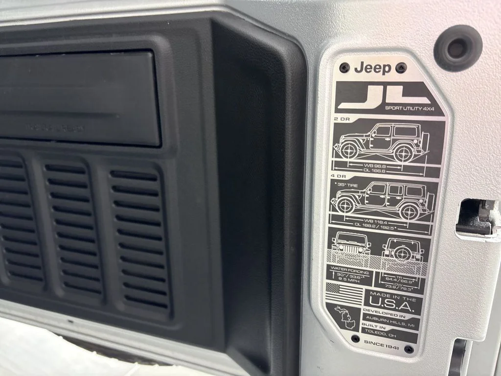 Used 2022 Silver Zynith Clearcoat Jeep Unlimited Sahara image 18