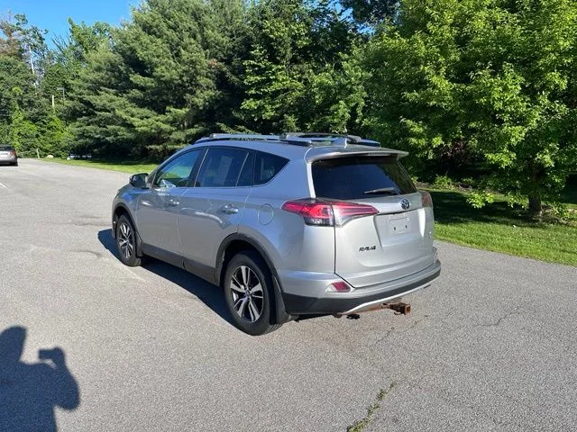 Used 2016 Silver Toyota XLE image 5