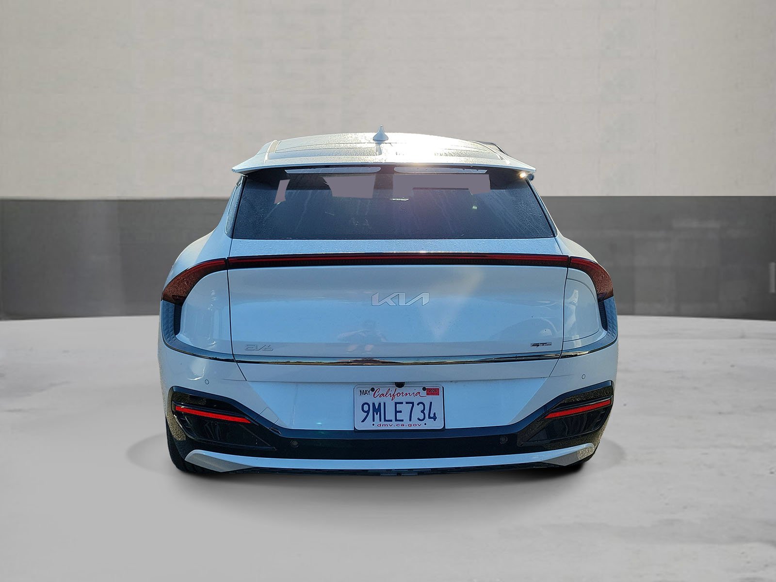 Used 2024 Snow White Pearl Kia GT-Line image 4