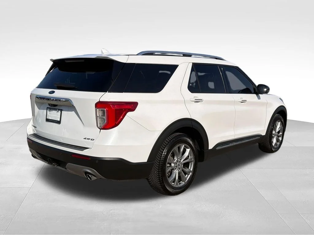 Used 2022 White Metallic Ford Limited image 10