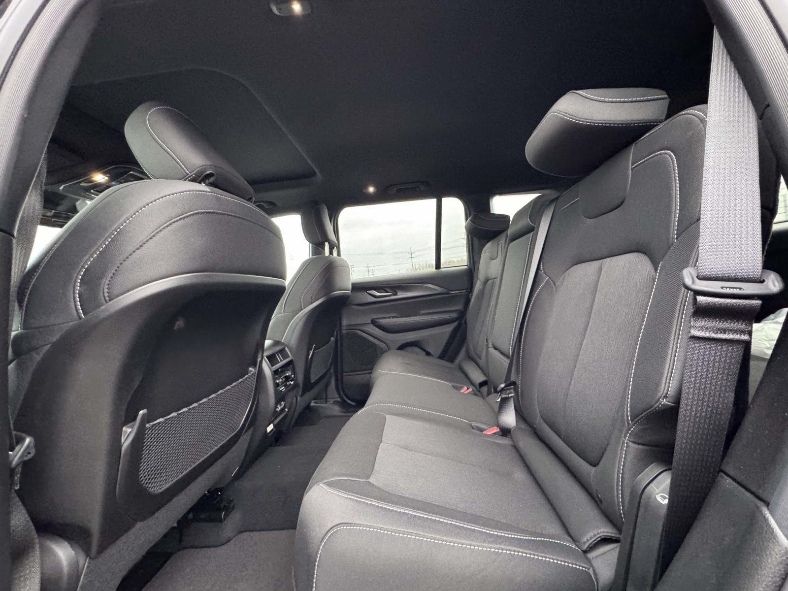 New 2026 Diamond Black Crystal Pearl-Coat Exterior Paint Jeep Laredo X image 19