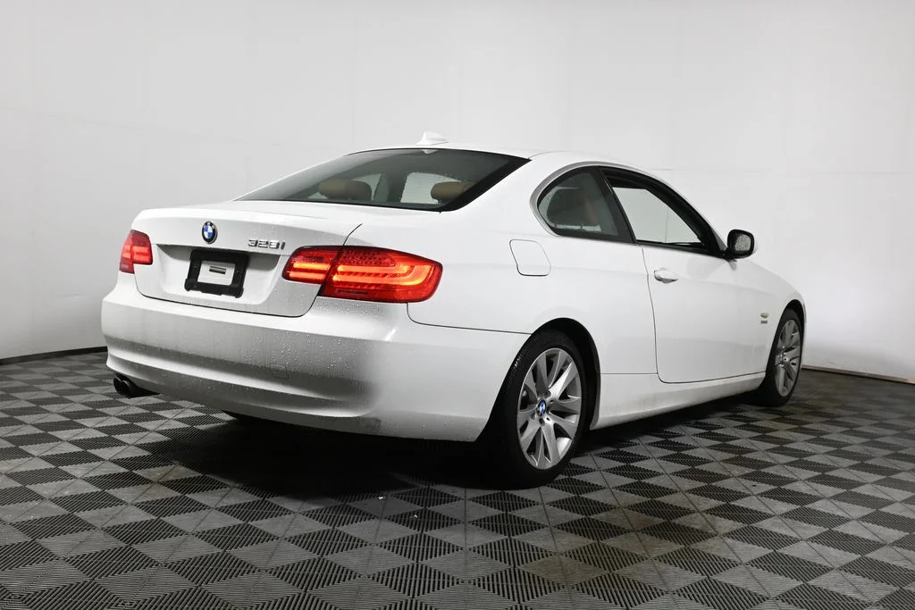 Used 2011 White BMW 328i xDrive image 11