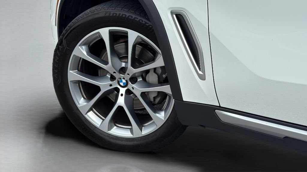 Certified Used 2023 Alpine White BMW sDrive40i image 25
