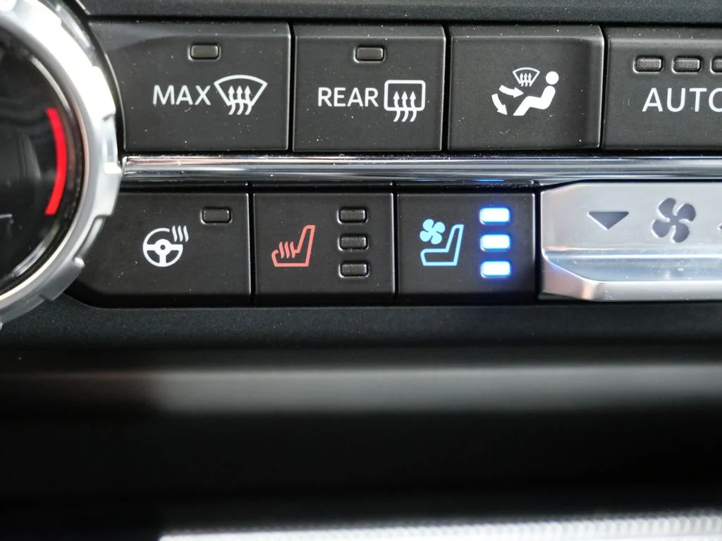 Used 2025 White Ford Lariat image 24