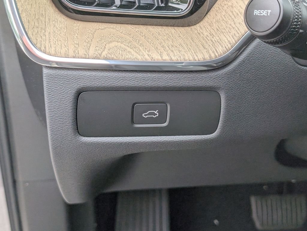 2026 Volvo XC60 Plus - Photo 15