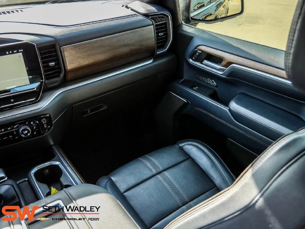 Used 2022 Black Chevrolet High Country image 35