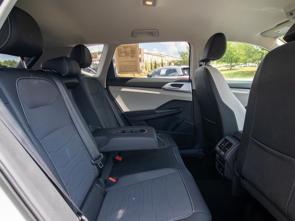 2025 Volkswagen Taos SE - Photo 23