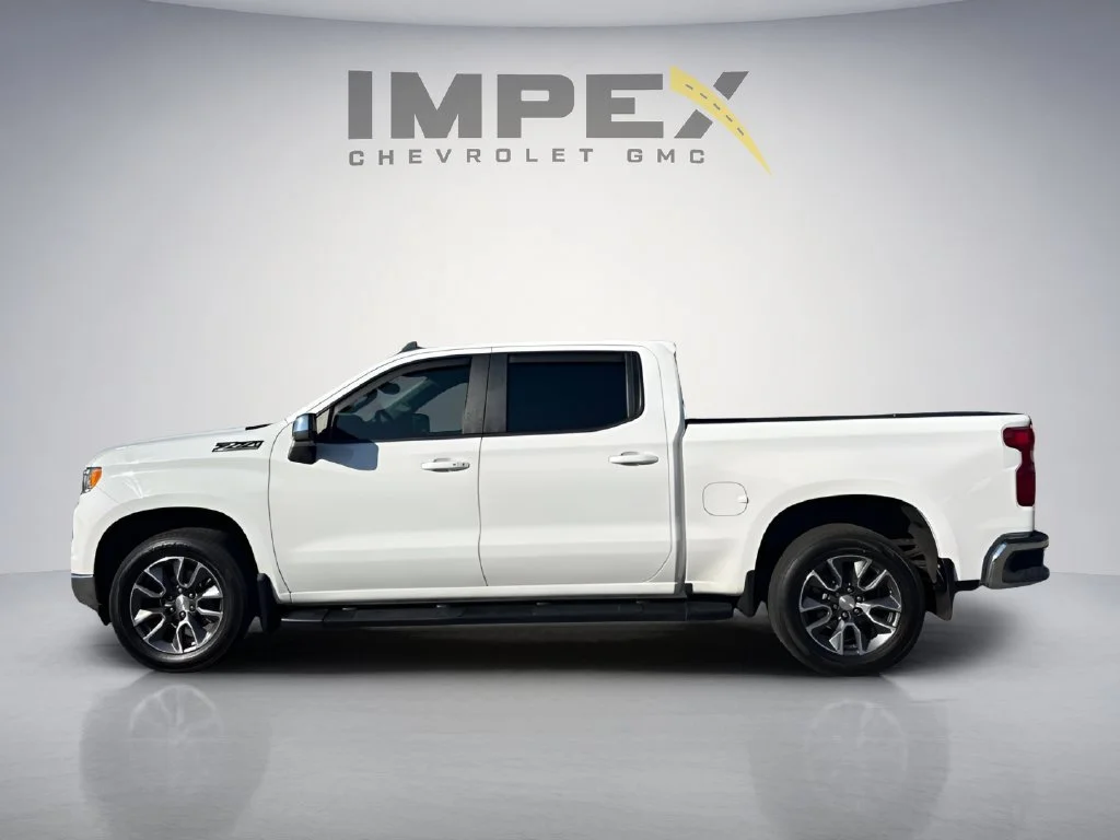 Used 2024 Summit White Chevrolet LT image 5