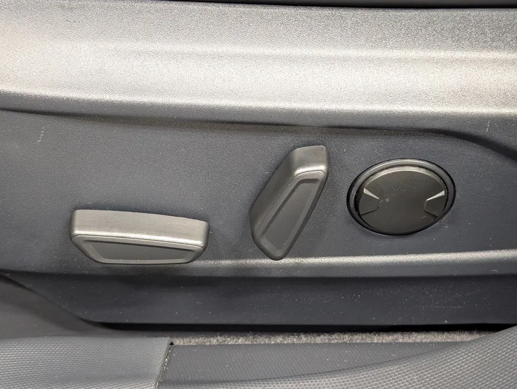 Certified Used 2025 Velocity Blue Metallic Ford Select image 12