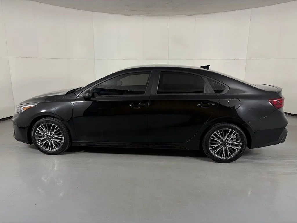 Used 2023 Black Kia GT-Line image 5