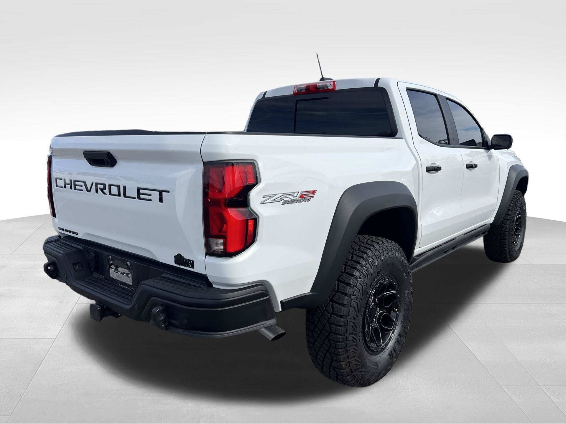 Used 2025 White Chevrolet ZR2 image 5