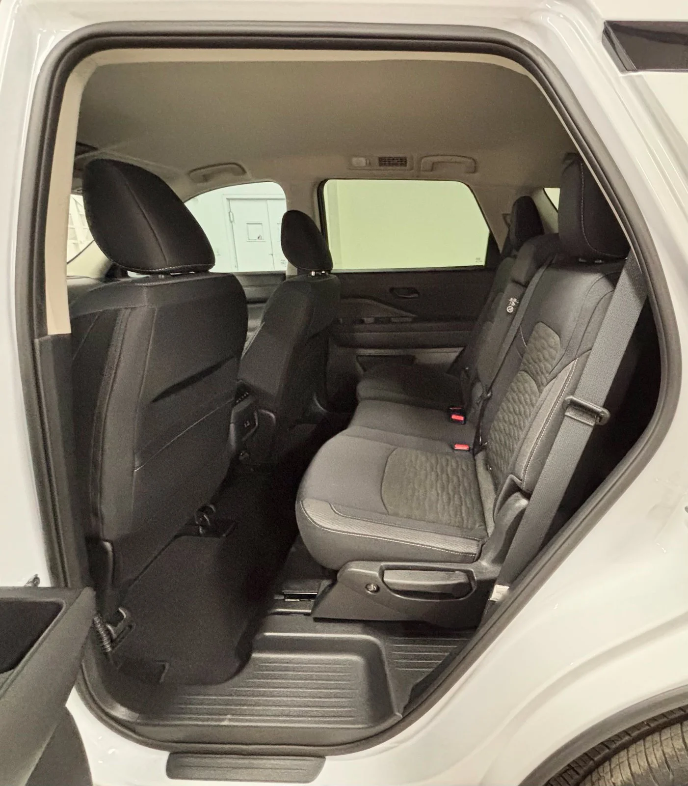 Used 2025 White Nissan SV image 25