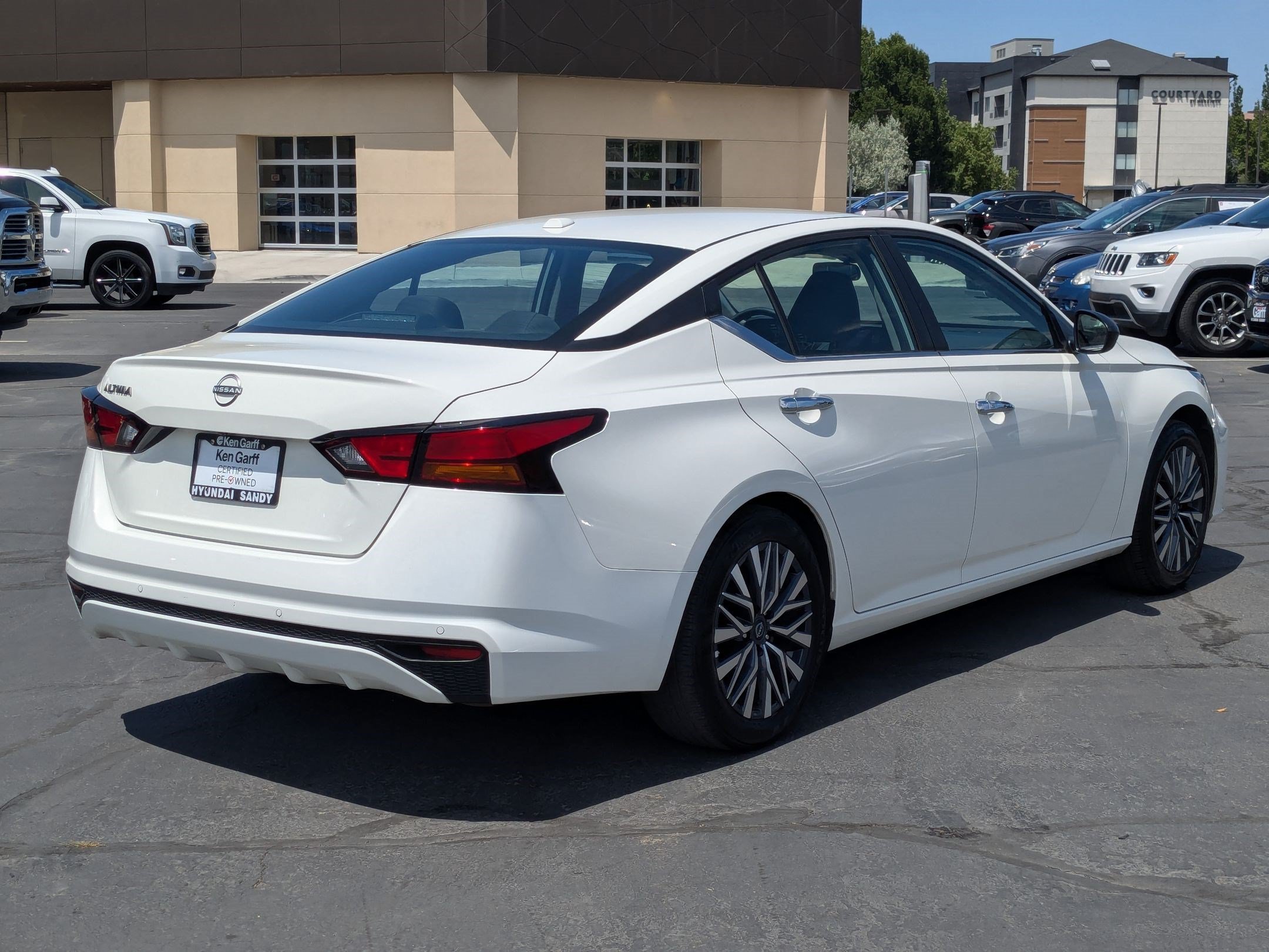 Used 2025 Glacier White Nissan SV image 3