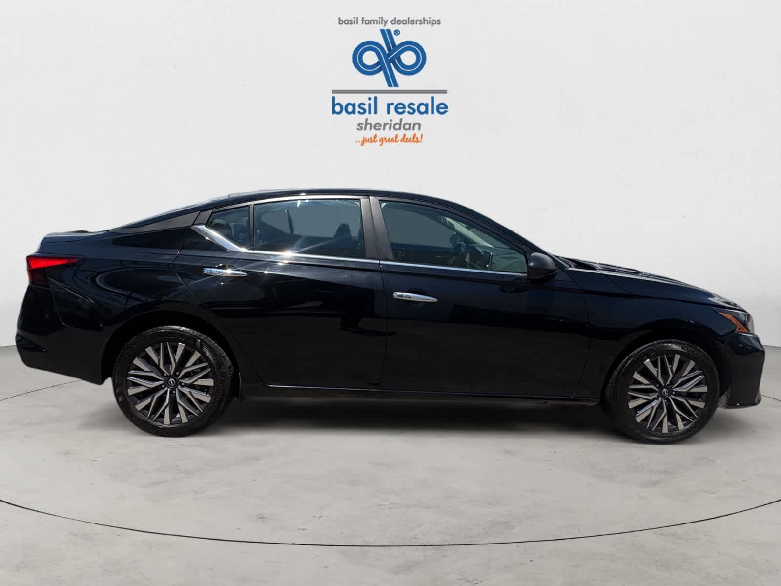 Used 2025 Super Black Nissan SV image 8