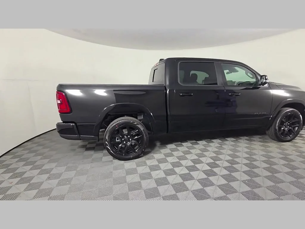 New 2026 Diamond Black Crystal Pearl-Coat Exterior Paint RAM Laramie image 23